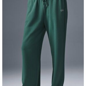 ALO Accolade Straight Leg Sweatpants in Winter Ivy